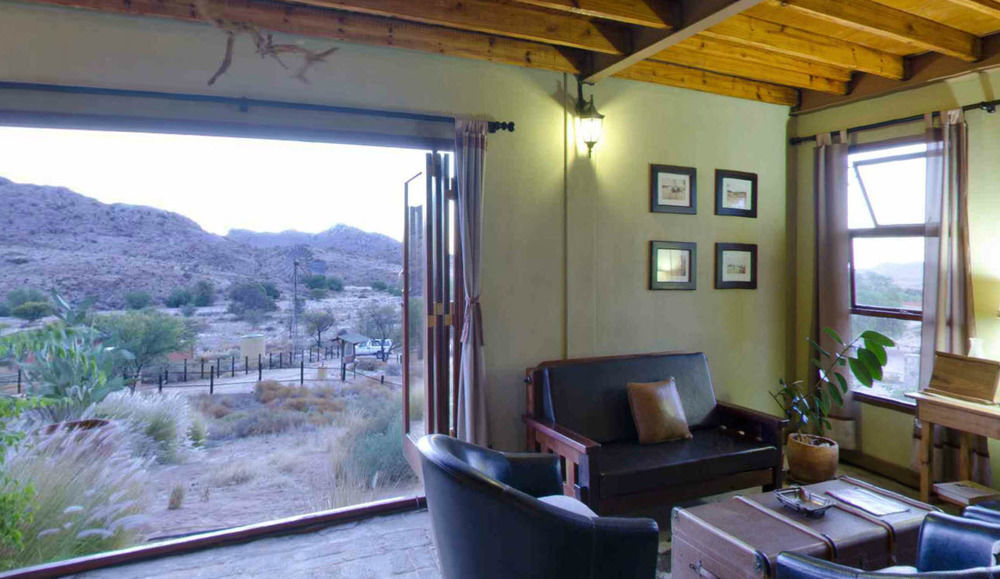 Klein-Aus Vista Desert Horse Inn Exterior photo